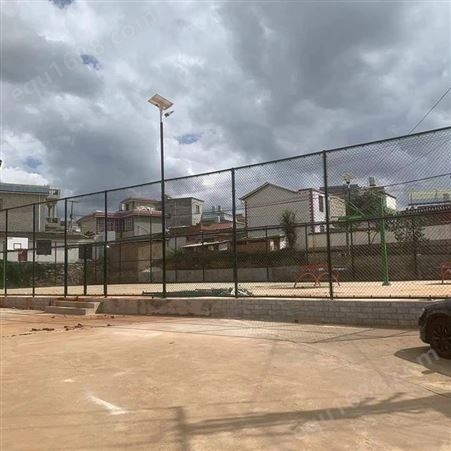 运动场围网生产厂家 铁丝菱形勾花围栏 学校篮球场隔离护栏网